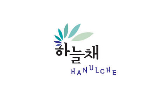 企業(yè)logo設(shè)計：在名字字體上變形延伸出花瓣的形狀